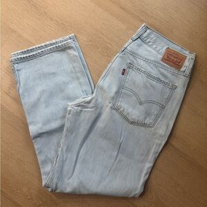 Levi's Light wash low pro straight womens jeans size 31
